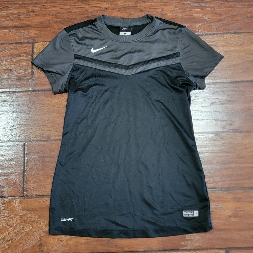 Nike dri-fit top